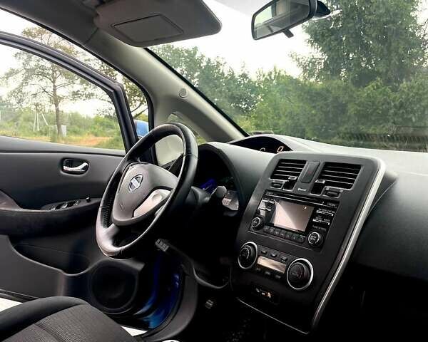 Синий Ниссан Лиф, объемом двигателя 0 л и пробегом 130 тыс. км за 6700 $, фото 7 на Automoto.ua