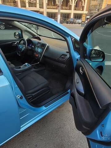 Синий Ниссан Лиф, объемом двигателя 0 л и пробегом 110 тыс. км за 6500 $, фото 10 на Automoto.ua