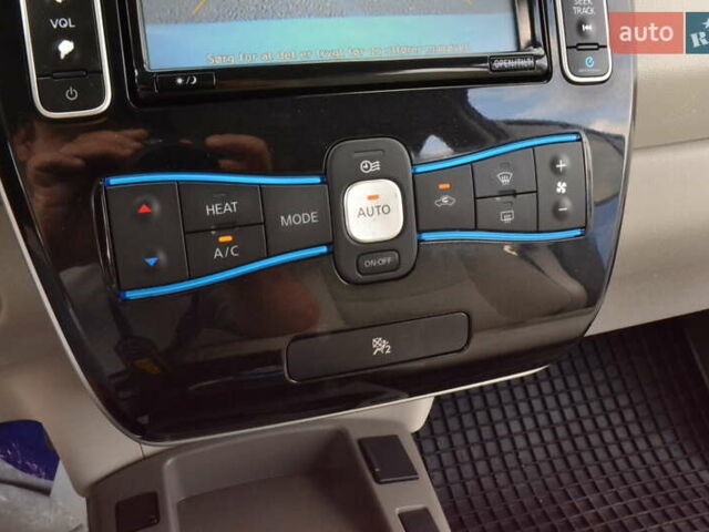 Синий Ниссан Лиф, объемом двигателя 0 л и пробегом 112 тыс. км за 6700 $, фото 24 на Automoto.ua