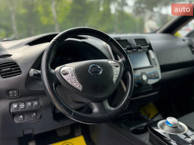 Синий Ниссан Лиф, объемом двигателя 0 л и пробегом 80 тыс. км за 5750 $, фото 15 на Automoto.ua