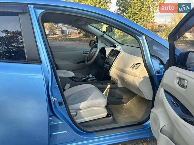 Синий Ниссан Лиф, объемом двигателя 0 л и пробегом 107 тыс. км за 7400 $, фото 9 на Automoto.ua