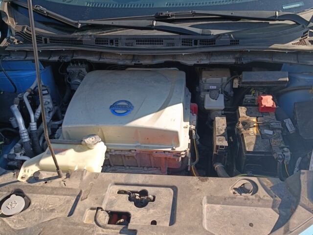 Синий Ниссан Лиф, объемом двигателя 0 л и пробегом 100 тыс. км за 7000 $, фото 7 на Automoto.ua