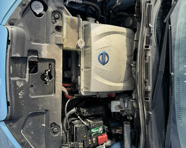 Синий Ниссан Лиф, объемом двигателя 0 л и пробегом 105 тыс. км за 10000 $, фото 14 на Automoto.ua