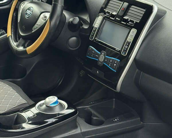 Синий Ниссан Лиф, объемом двигателя 0 л и пробегом 250 тыс. км за 5500 $, фото 14 на Automoto.ua