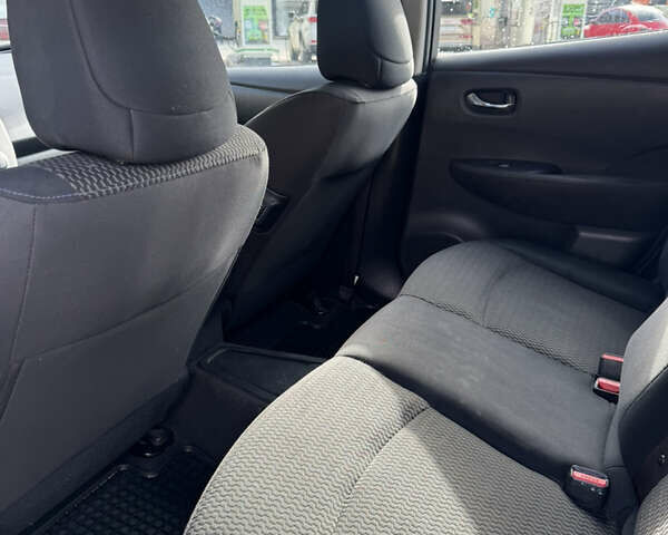 Синий Ниссан Лиф, объемом двигателя 0 л и пробегом 105 тыс. км за 10000 $, фото 10 на Automoto.ua