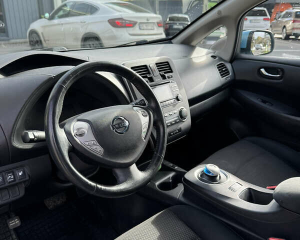 Синий Ниссан Лиф, объемом двигателя 0 л и пробегом 105 тыс. км за 10000 $, фото 8 на Automoto.ua