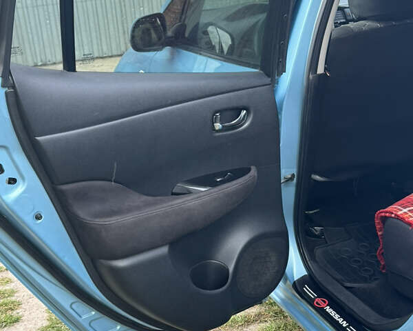 Синий Ниссан Лиф, объемом двигателя 0 л и пробегом 250 тыс. км за 5500 $, фото 18 на Automoto.ua