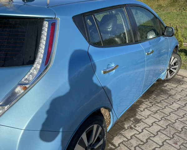 Синий Ниссан Лиф, объемом двигателя 0 л и пробегом 73 тыс. км за 12500 $, фото 5 на Automoto.ua