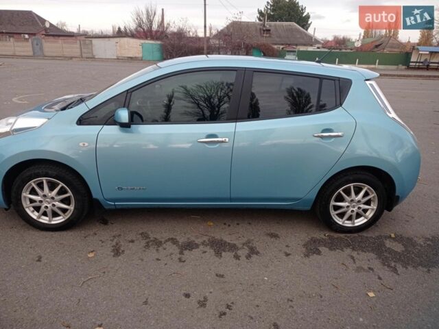 Синий Ниссан Лиф, объемом двигателя 0 л и пробегом 91 тыс. км за 8000 $, фото 1 на Automoto.ua