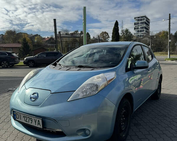 Синий Ниссан Лиф, объемом двигателя 0 л и пробегом 105 тыс. км за 10000 $, фото 1 на Automoto.ua