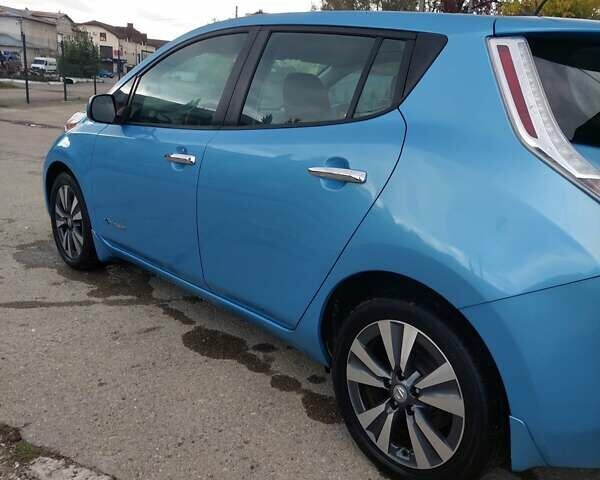 Синий Ниссан Лиф, объемом двигателя 0 л и пробегом 72 тыс. км за 6300 $, фото 7 на Automoto.ua