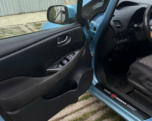 Синий Ниссан Лиф, объемом двигателя 0 л и пробегом 250 тыс. км за 5500 $, фото 17 на Automoto.ua
