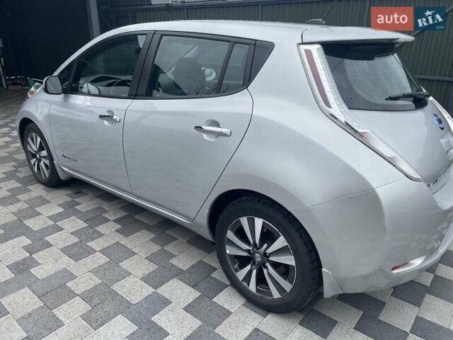 Синий Ниссан Лиф, объемом двигателя 0 л и пробегом 106 тыс. км за 6200 $, фото 4 на Automoto.ua