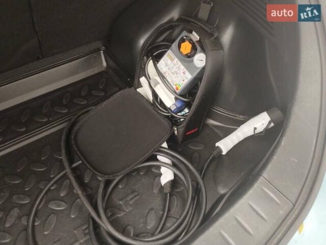 Синий Ниссан Лиф, объемом двигателя 0 л и пробегом 160 тыс. км за 6700 $, фото 16 на Automoto.ua