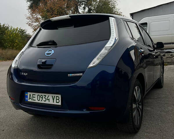 Синий Ниссан Лиф, объемом двигателя 0 л и пробегом 53 тыс. км за 10300 $, фото 4 на Automoto.ua