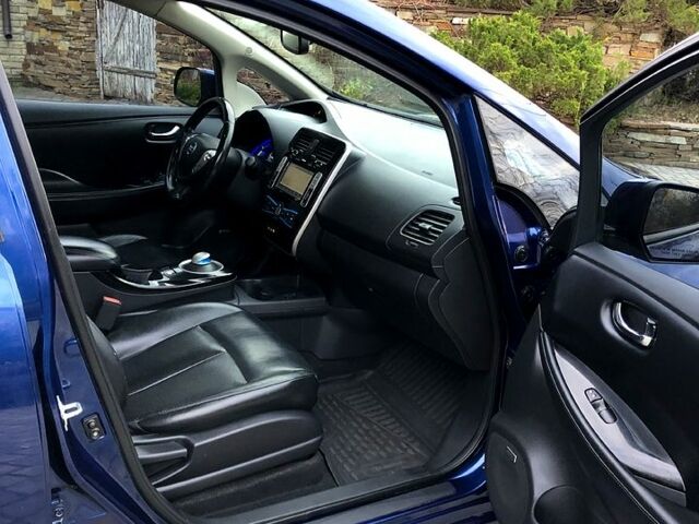 Синий Ниссан Лиф, объемом двигателя 0 л и пробегом 145 тыс. км за 9600 $, фото 6 на Automoto.ua