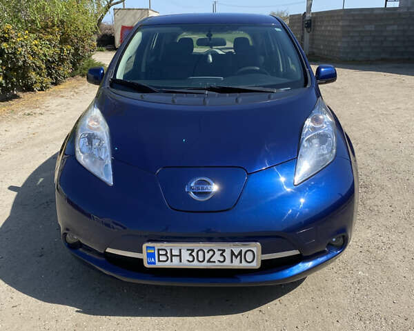 Синий Ниссан Лиф, объемом двигателя 0 л и пробегом 101 тыс. км за 8700 $, фото 1 на Automoto.ua