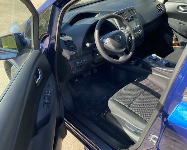 Синий Ниссан Лиф, объемом двигателя 0 л и пробегом 101 тыс. км за 8700 $, фото 17 на Automoto.ua