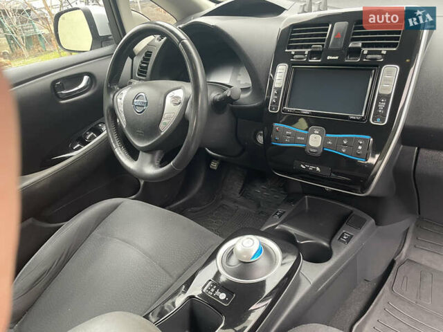 Синий Ниссан Лиф, объемом двигателя 0 л и пробегом 106 тыс. км за 6200 $, фото 18 на Automoto.ua
