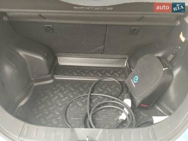 Синий Ниссан Лиф, объемом двигателя 0 л и пробегом 160 тыс. км за 6700 $, фото 9 на Automoto.ua