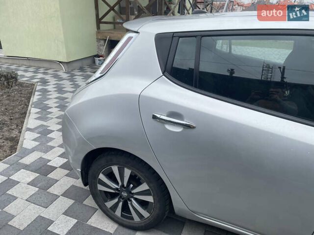 Синий Ниссан Лиф, объемом двигателя 0 л и пробегом 106 тыс. км за 6200 $, фото 10 на Automoto.ua