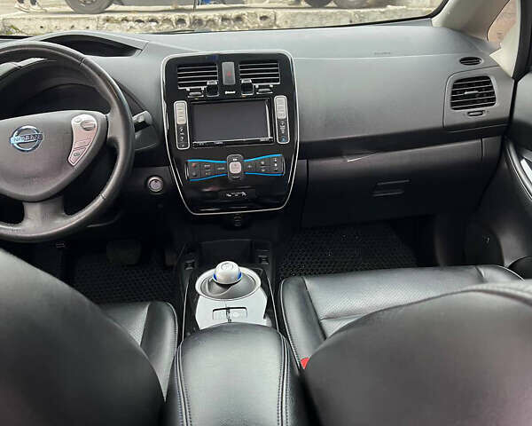 Синий Ниссан Лиф, объемом двигателя 0 л и пробегом 53 тыс. км за 10300 $, фото 11 на Automoto.ua
