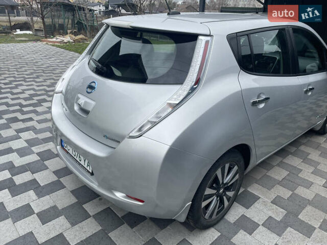 Синий Ниссан Лиф, объемом двигателя 0 л и пробегом 106 тыс. км за 6200 $, фото 11 на Automoto.ua