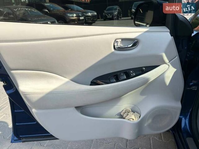 Синий Ниссан Лиф, объемом двигателя 0 л и пробегом 111 тыс. км за 8500 $, фото 9 на Automoto.ua