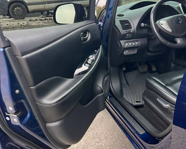 Синий Ниссан Лиф, объемом двигателя 0 л и пробегом 53 тыс. км за 10300 $, фото 8 на Automoto.ua