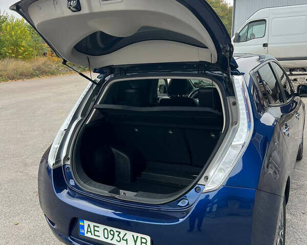 Синий Ниссан Лиф, объемом двигателя 0 л и пробегом 53 тыс. км за 10300 $, фото 13 на Automoto.ua