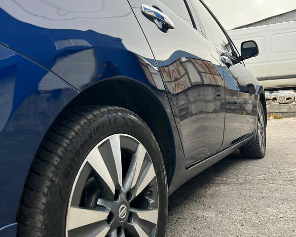 Синий Ниссан Лиф, объемом двигателя 0 л и пробегом 53 тыс. км за 10300 $, фото 3 на Automoto.ua