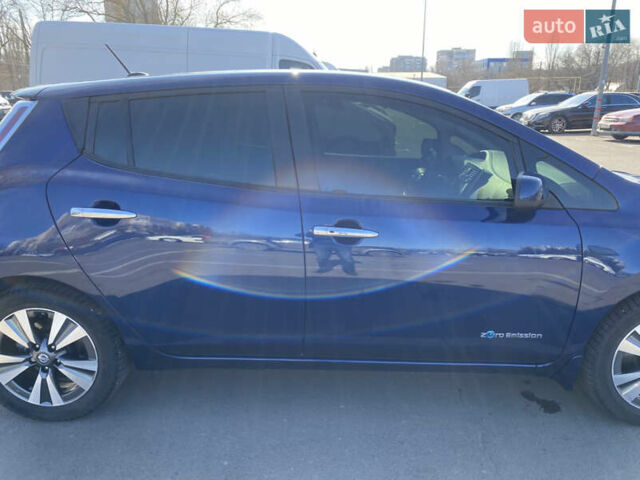 Синий Ниссан Лиф, объемом двигателя 0 л и пробегом 94 тыс. км за 7000 $, фото 4 на Automoto.ua