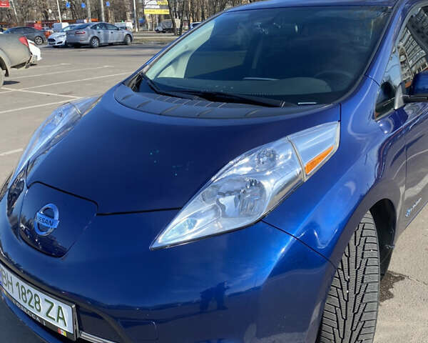 Синий Ниссан Лиф, объемом двигателя 0 л и пробегом 94 тыс. км за 7000 $, фото 2 на Automoto.ua
