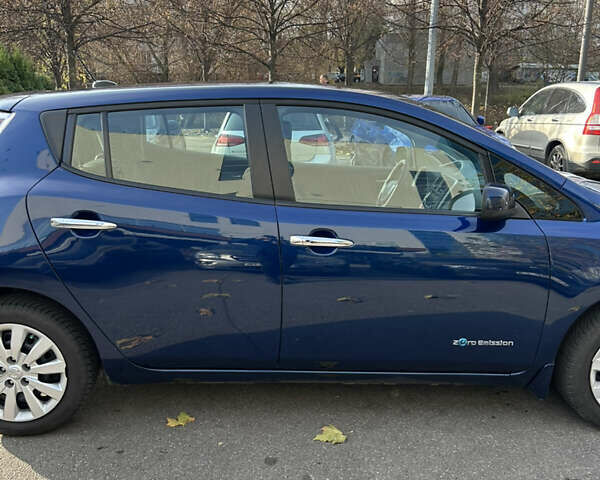 Синий Ниссан Лиф, объемом двигателя 0 л и пробегом 82 тыс. км за 8300 $, фото 4 на Automoto.ua