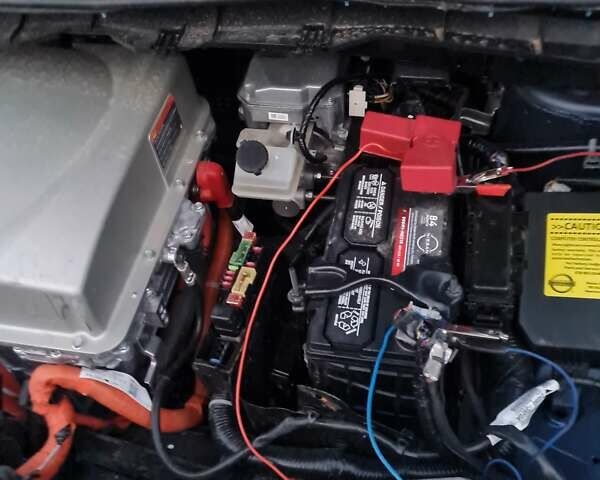 Синий Ниссан Лиф, объемом двигателя 0 л и пробегом 59 тыс. км за 5300 $, фото 10 на Automoto.ua