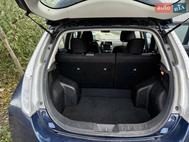 Синий Ниссан Лиф, объемом двигателя 0 л и пробегом 82 тыс. км за 8500 $, фото 6 на Automoto.ua