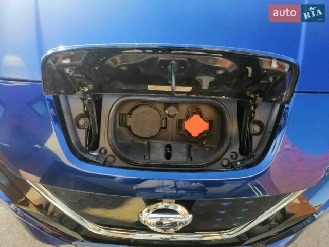 Синий Ниссан Лиф, объемом двигателя 0 л и пробегом 160 тыс. км за 13500 $, фото 21 на Automoto.ua