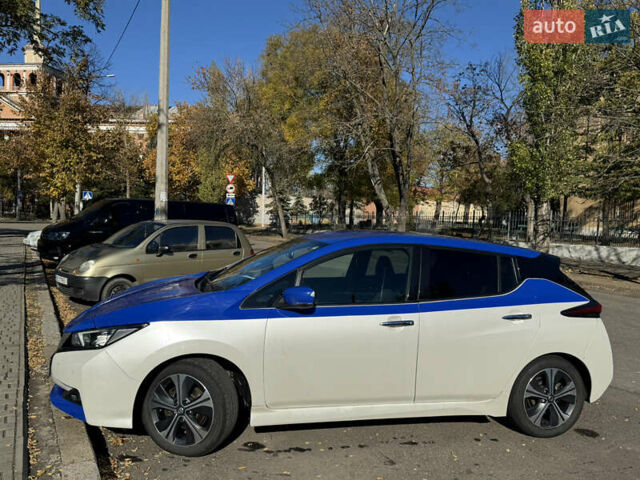 Синий Ниссан Лиф, объемом двигателя 0 л и пробегом 164 тыс. км за 13200 $, фото 6 на Automoto.ua