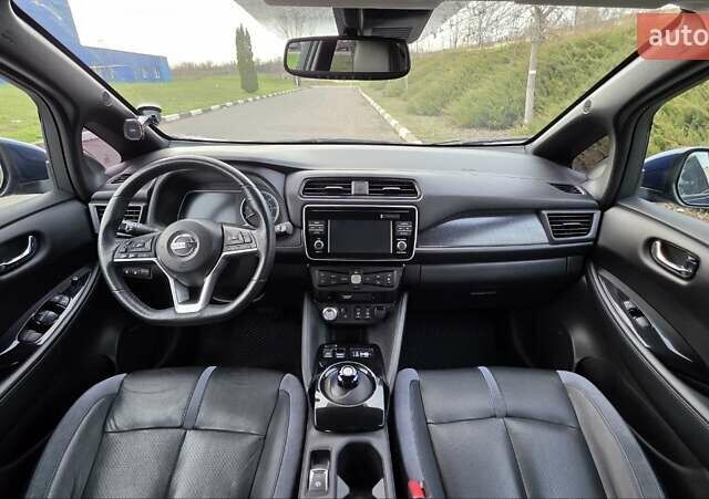 Синий Ниссан Лиф, объемом двигателя 0 л и пробегом 75 тыс. км за 15000 $, фото 11 на Automoto.ua