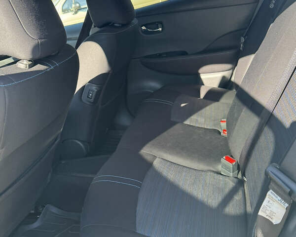 Синий Ниссан Лиф, объемом двигателя 0 л и пробегом 164 тыс. км за 13200 $, фото 10 на Automoto.ua