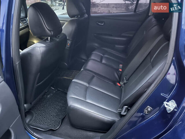 Синий Ниссан Лиф, объемом двигателя 0 л и пробегом 215 тыс. км за 11500 $, фото 24 на Automoto.ua