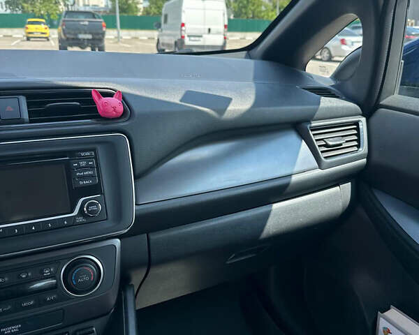 Синий Ниссан Лиф, объемом двигателя 0 л и пробегом 87 тыс. км за 11500 $, фото 13 на Automoto.ua