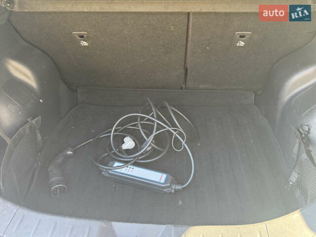 Синий Ниссан Лиф, объемом двигателя 0 л и пробегом 164 тыс. км за 13200 $, фото 20 на Automoto.ua