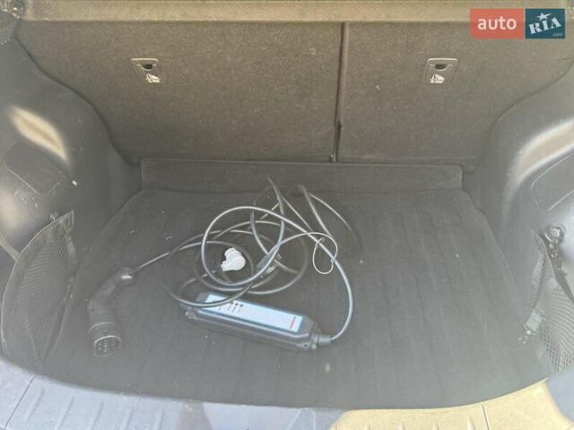 Синий Ниссан Лиф, объемом двигателя 0 л и пробегом 164 тыс. км за 12900 $, фото 13 на Automoto.ua