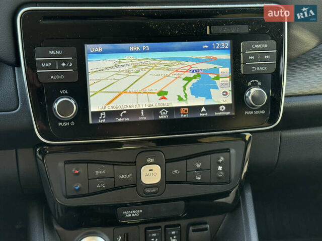 Синий Ниссан Лиф, объемом двигателя 0 л и пробегом 164 тыс. км за 13200 $, фото 14 на Automoto.ua