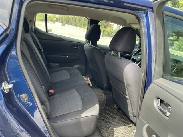 Синий Ниссан Лиф, объемом двигателя 0 л и пробегом 132 тыс. км за 10600 $, фото 4 на Automoto.ua