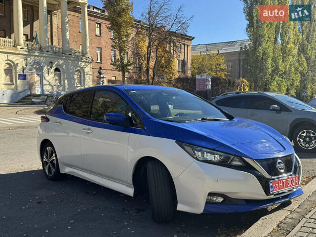 Синий Ниссан Лиф, объемом двигателя 0 л и пробегом 164 тыс. км за 13200 $, фото 1 на Automoto.ua