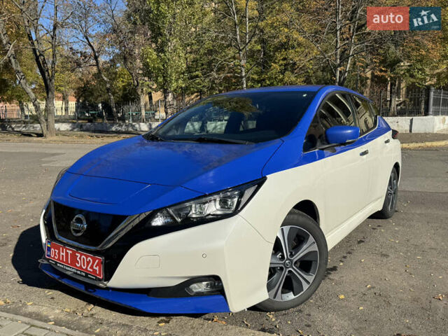 Синий Ниссан Лиф, объемом двигателя 0 л и пробегом 164 тыс. км за 13200 $, фото 7 на Automoto.ua