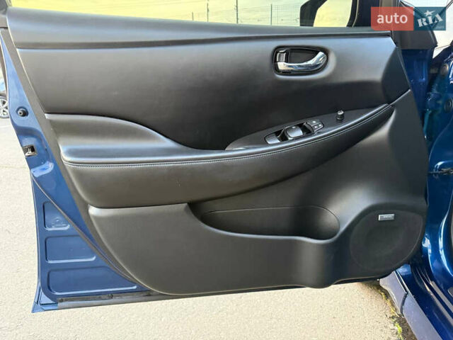 Синий Ниссан Лиф, объемом двигателя 0 л и пробегом 76 тыс. км за 16100 $, фото 27 на Automoto.ua