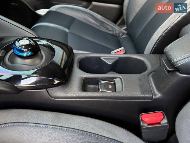 Синий Ниссан Лиф, объемом двигателя 0 л и пробегом 76 тыс. км за 16100 $, фото 34 на Automoto.ua